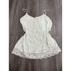 Vintage-Style Lace Camisole – Floral Lace Trim – Y2K Aesthetic